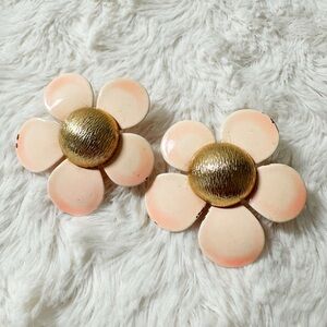 Vintage Sarah Coventry Flower Clip On Earrings